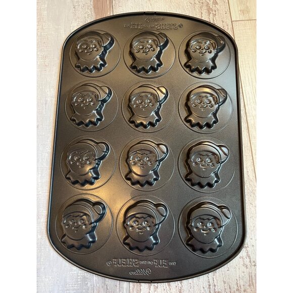 Wilton Other - Wilton Elf On The Shelf Non-Stick Holiday Cookie Pan With 12 Elf Face Molds